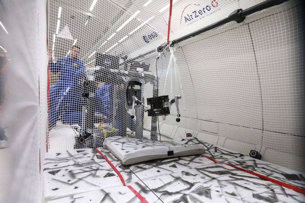 Nicolas Courtioux foto credit. The robot was able to jump to a height of 2.25m and a distance of 6 meters. 